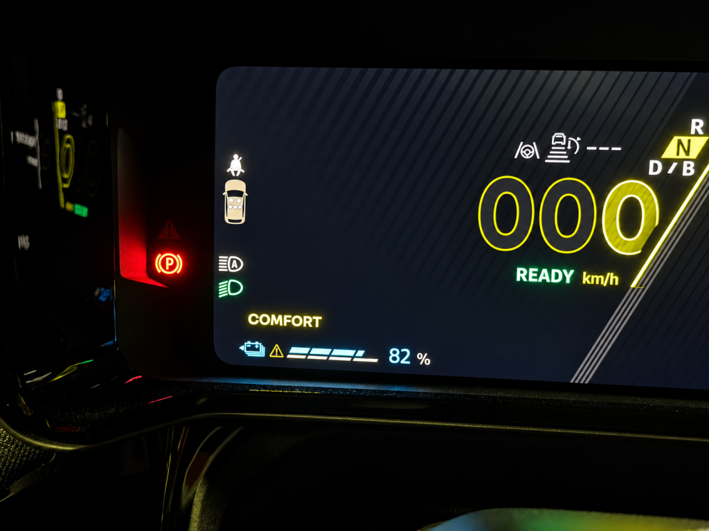 Digital car dashboard in comfort mode